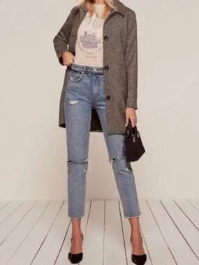 Reformation straight leg blue jean Julia jean in save wash size 26 distressed
